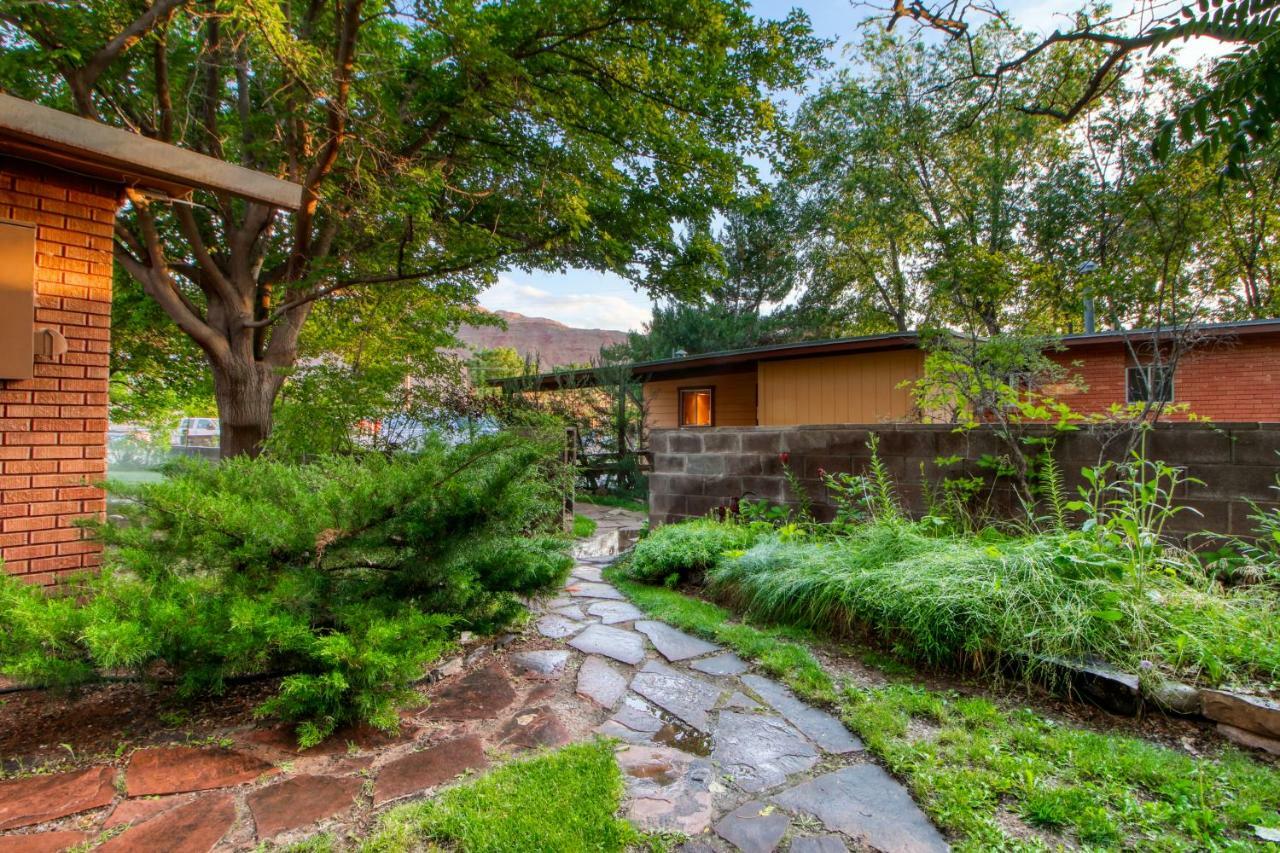 Creekside Cowa-Bungalow! Hotel Moab Exterior photo